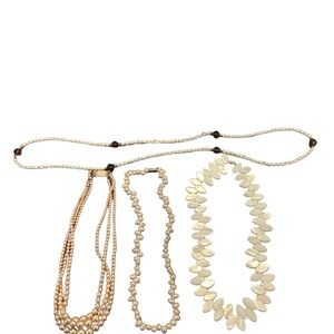 Bundle of 4 costume pearl colored necklaces in good condition